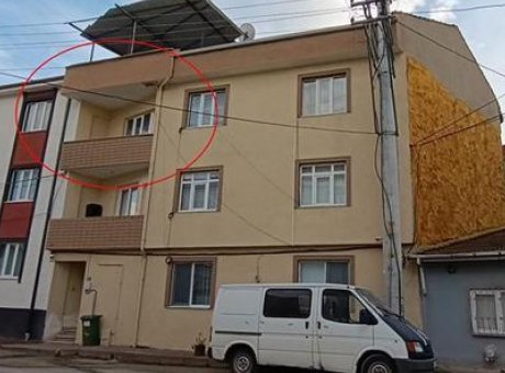 Bursa’da 2 Yaşındaki Çocuk Balkondan Düşerek Ağır Yaralandı