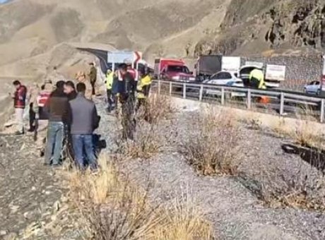 Van’da Korkunç Olay: Baraj Gölüne Yuvarlanan Araçta 3 Genç Hayatını Kaybetti