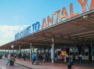 Antalya'nın Turizm Rekoru: Ukraynalı Ziyaretçilerden Şaşırtan Katkı