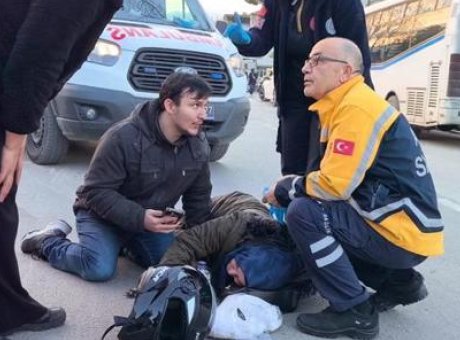 Bursa’da Motosiklet Kazasında 4 Yaralı: Genç Sürücünün Annesine Moral Verdiği Anlar