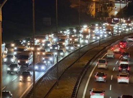 İstanbul’da Akşam Trafiği Alarm Veriyor: Yoğunluk Yüzde 80’e Ulaştı!