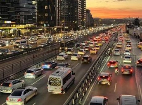 İstanbul’da Trafik Alarmı: Yoğunluk Yüzde 81’e Ulaştı!