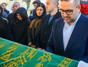 TCMB Başkanı Karahan’ın Annesinin Cenazesinde Duygusal Anlar: Bakanlar ve Yakınları Bir Araya Geldi