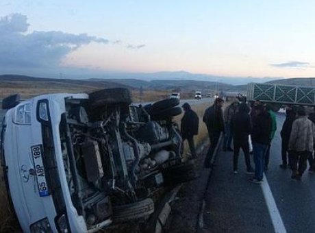 Van’da Buzlanma Felaketi: Zincirleme Kazada 5 Yaralı